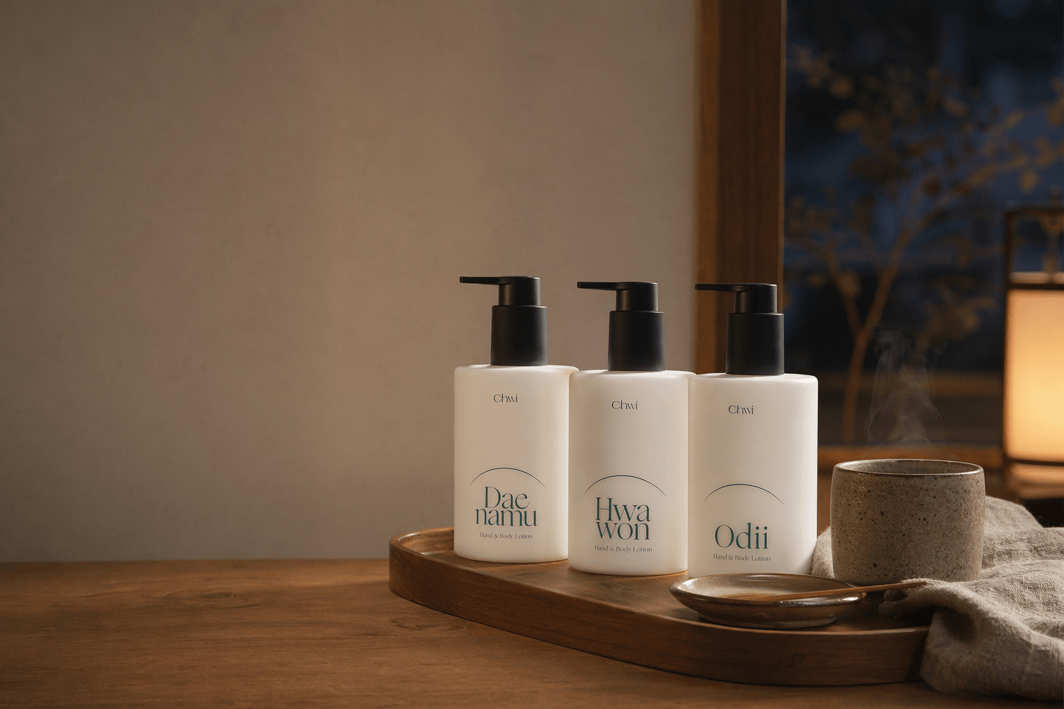 Made for rooms and desks, Korean scent with soft diffusion and quiet presence.