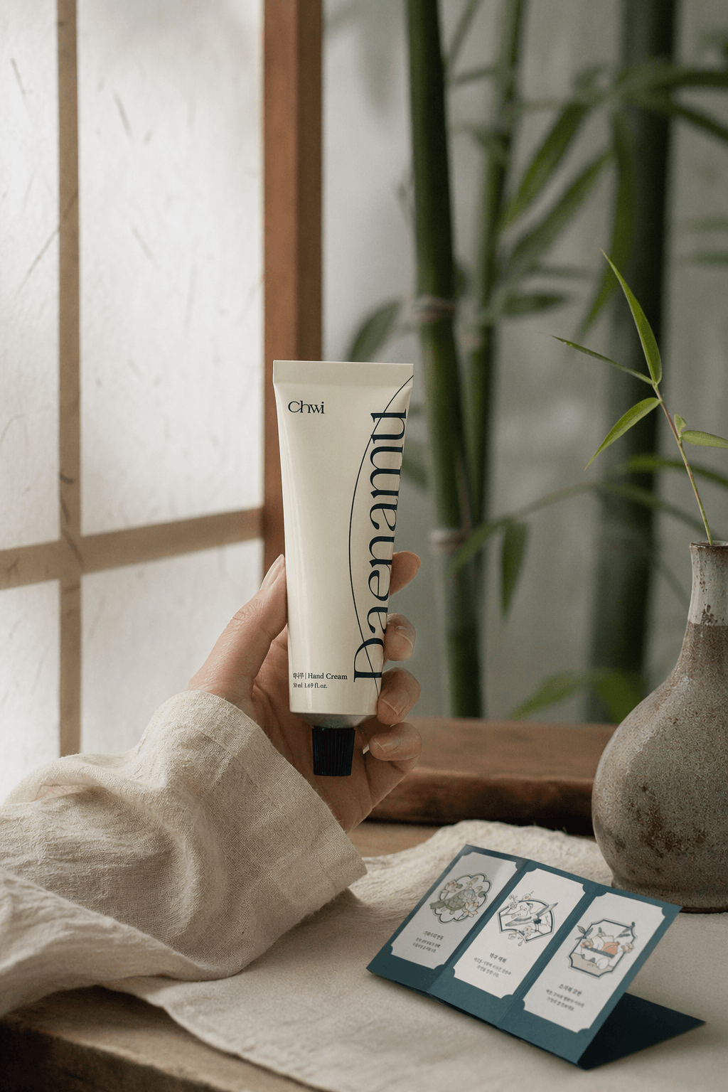 Inspired by hanji, temple air, mugwort, and bamboo in a quiet Korean landscape.