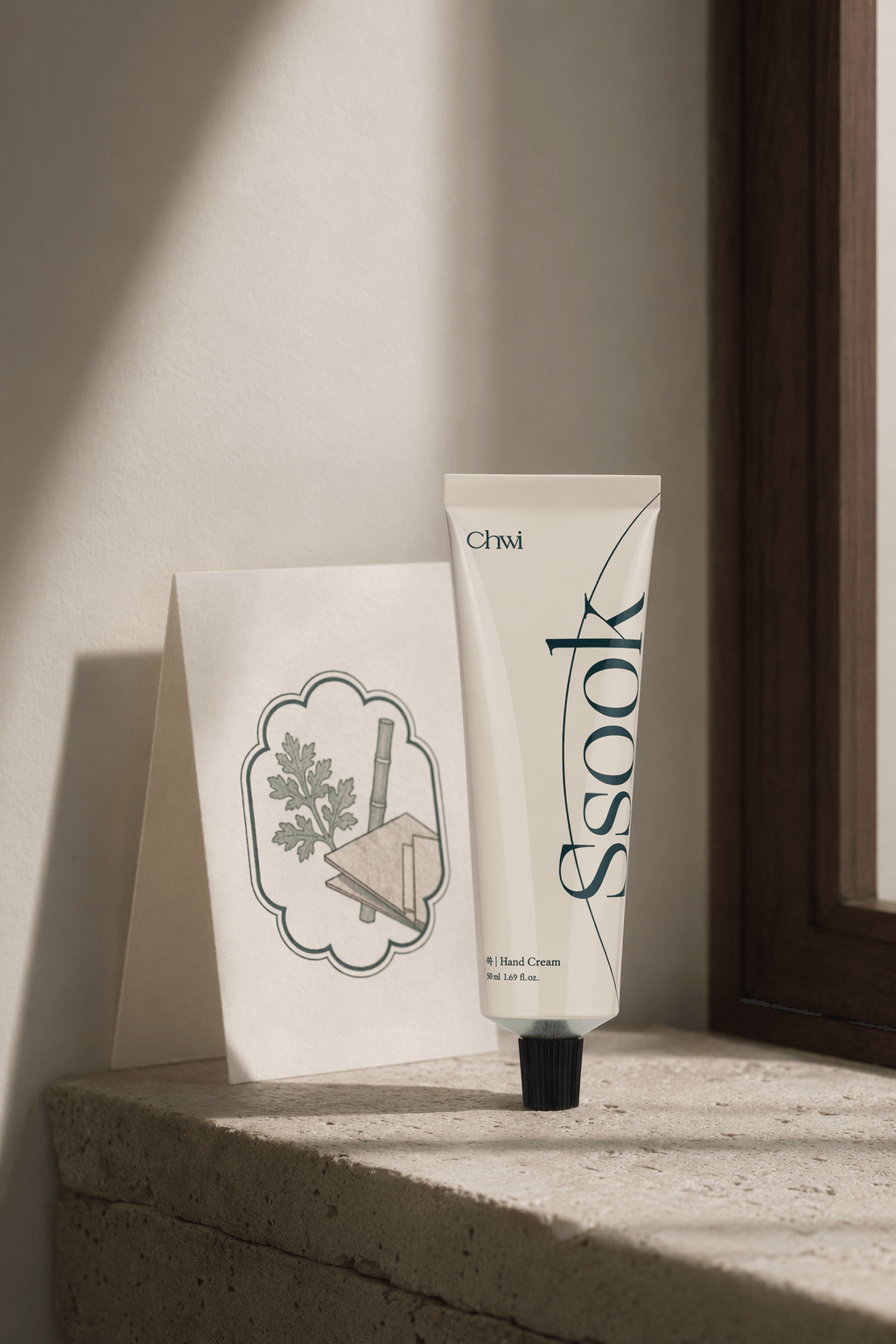 Crafted from Korean mugwort, bamboo, and hanji into scents that rest softly.