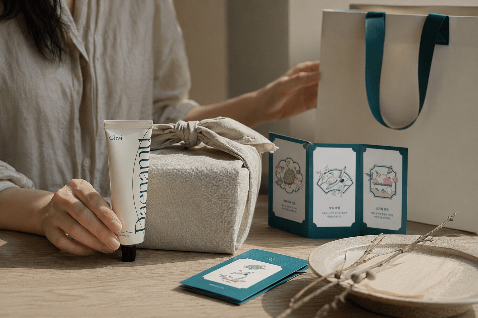 Gift-ready Korean fragrance items with shopping bag, card, and wrapped details.